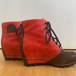 Fun colors! Sorel, wedge boots!